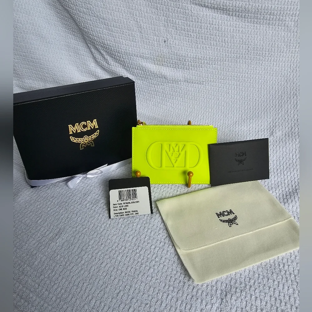 NIB MCM CARD CASE - Picture 1 of 7